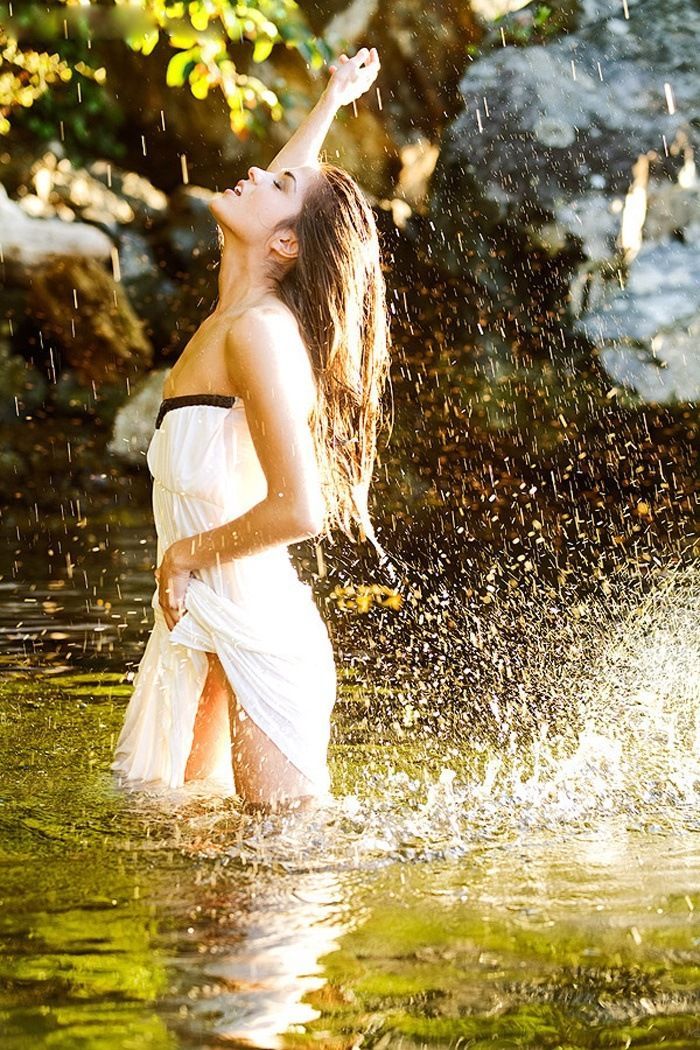 Marie Avgeropoulos in Santiago de los Caballeros