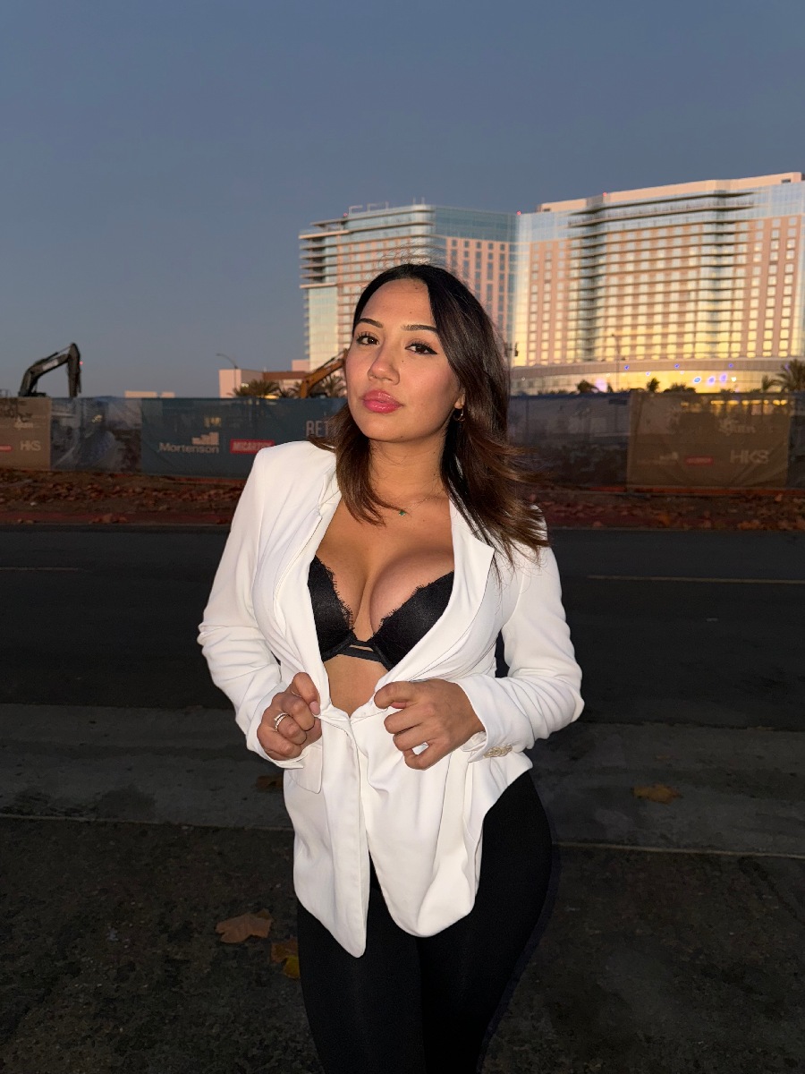 Take a pause and enjoy Ali Cruz — streaming from Santiago de los Caballeros