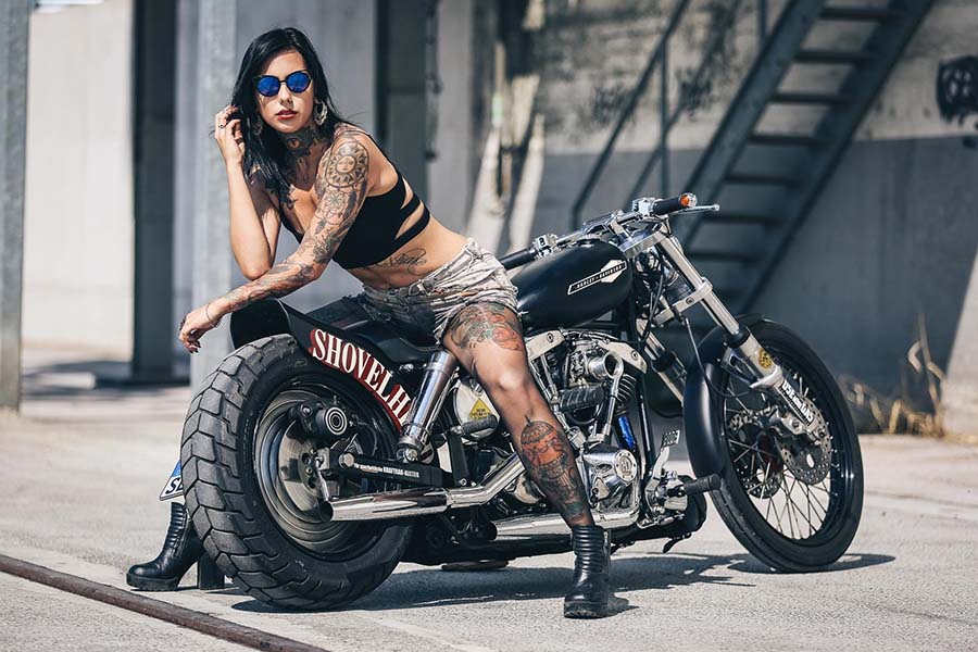 Model Beautiful girls and bikes in Santiago de los Caballeros