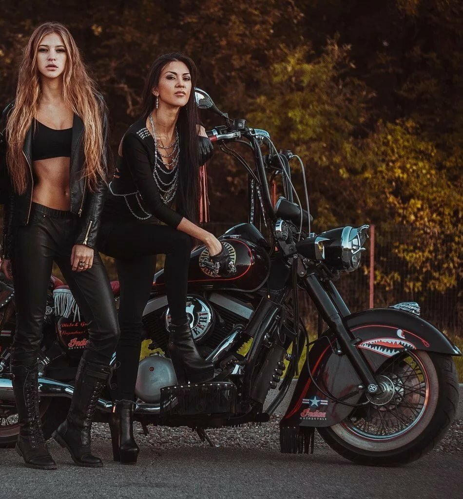 Beautiful girls and bikes in Santiago de los Caballeros