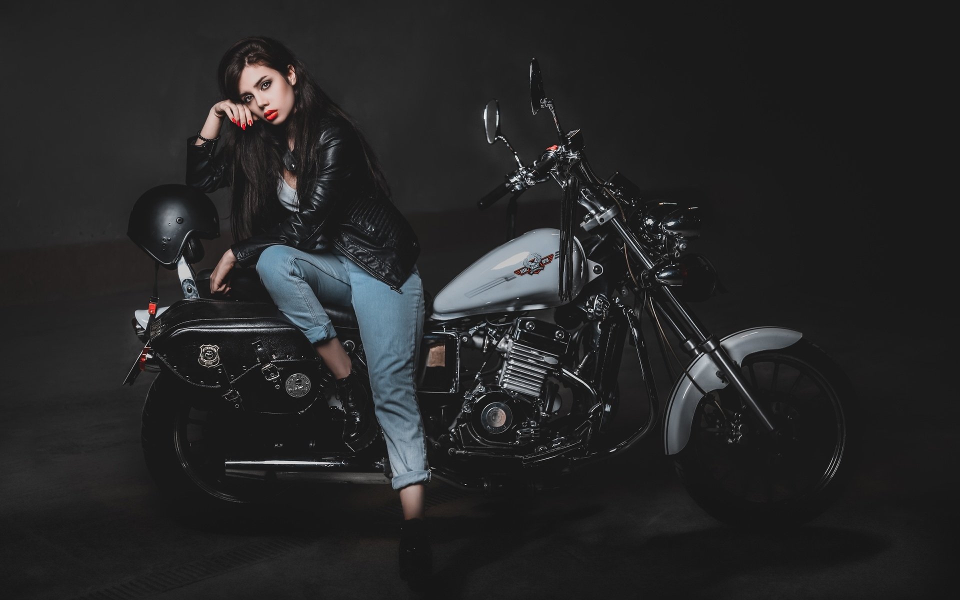 Biker girls: style and drive in Santiago de los Caballeros