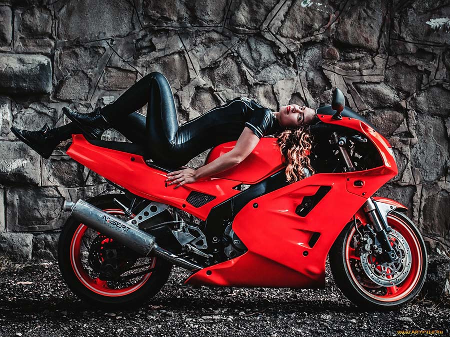 Beautiful girl Beautiful girls and motorcycles in Santiago de los Caballeros