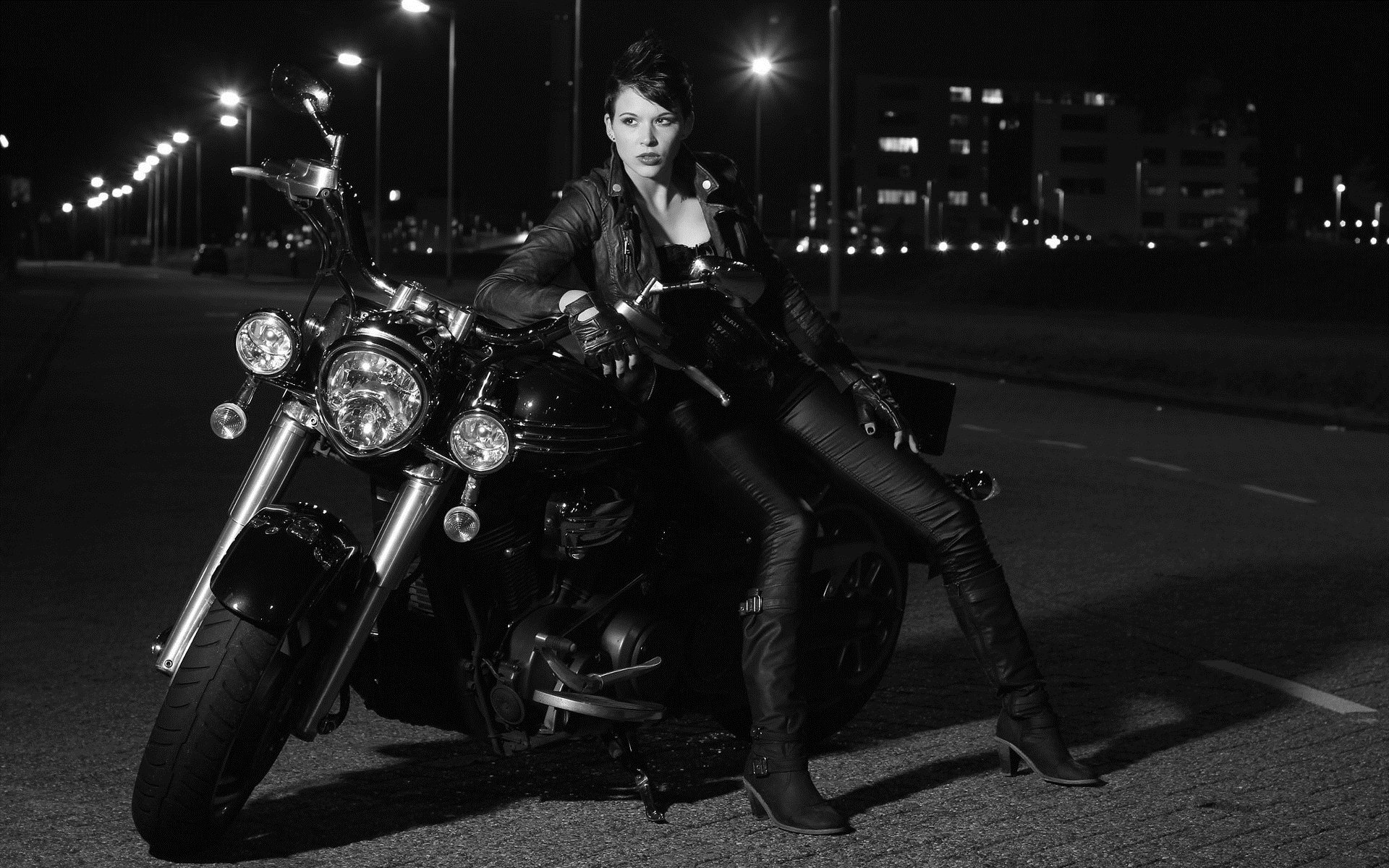Photo Beautiful girls and motorcycles in Santiago de los Caballeros