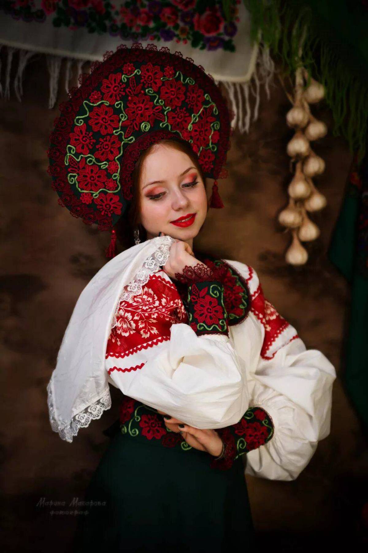 Women in Slavic costumes underwear in Santiago de los Caballeros