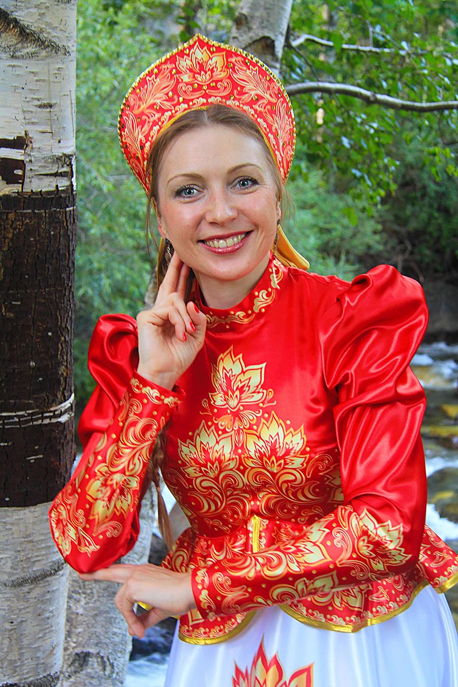 Women in Slavic costumes in Santiago de los Caballeros