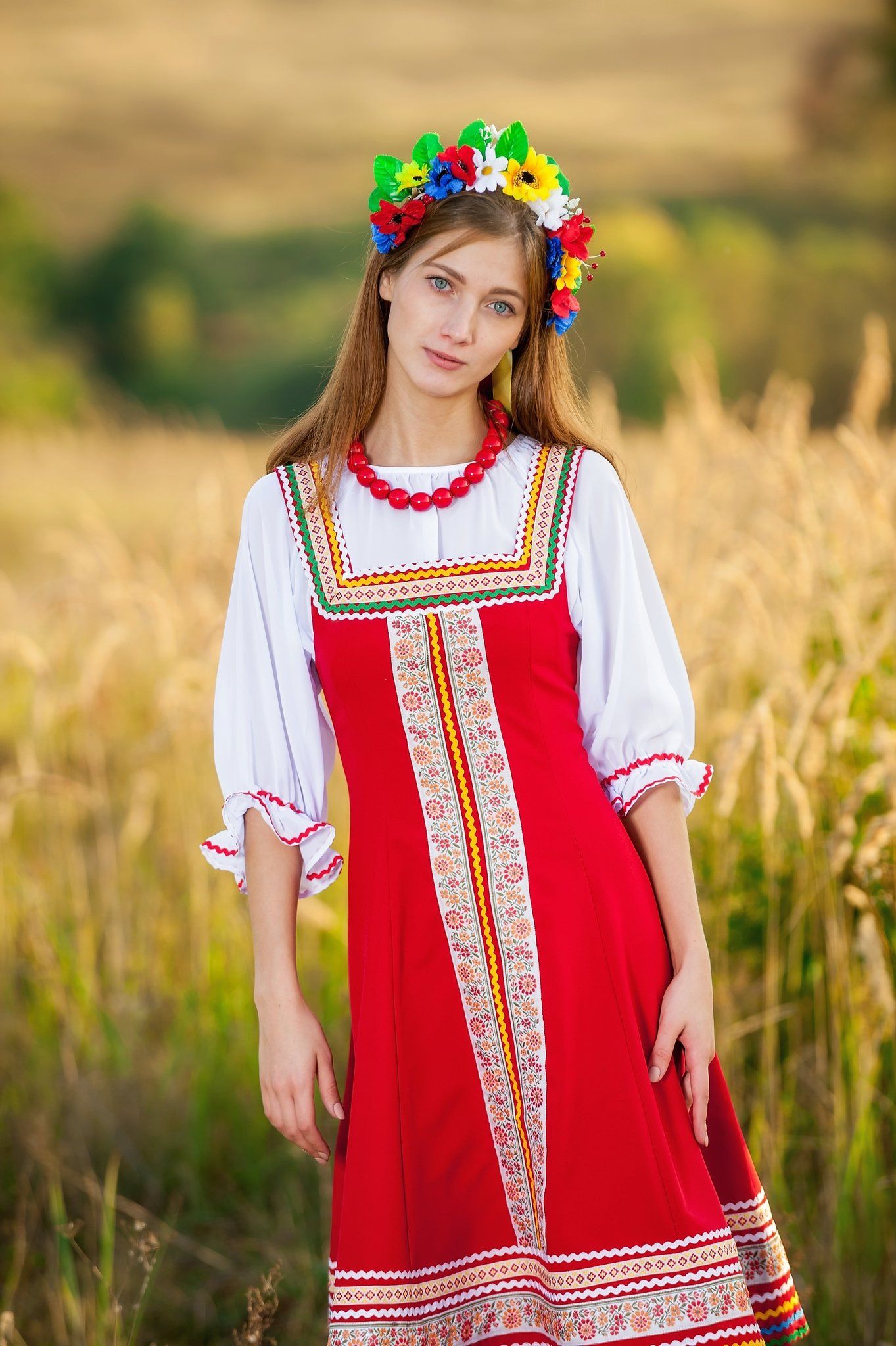 Women in Slavic costumes in Santiago de los Caballeros