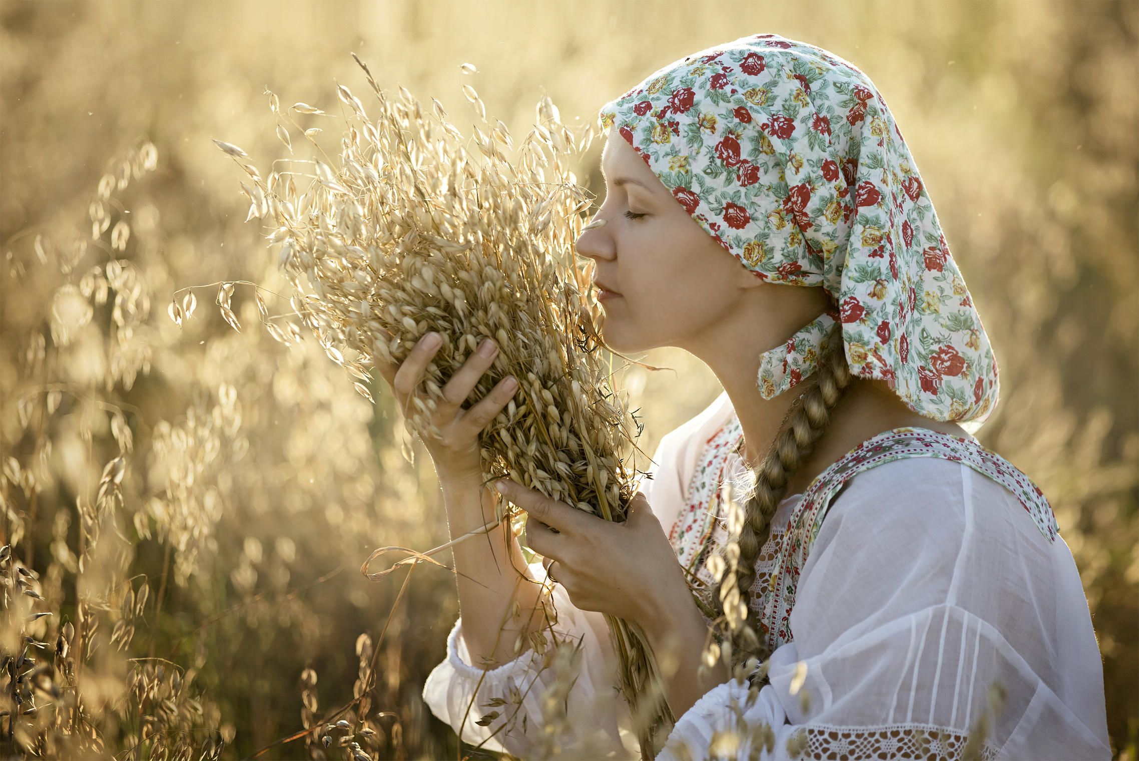 Photo Women in Slavic costumes in Santiago de los Caballeros