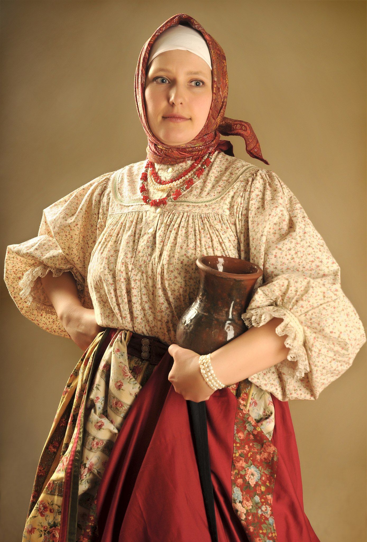 Girls in Slavic costumes in Santiago de los Caballeros