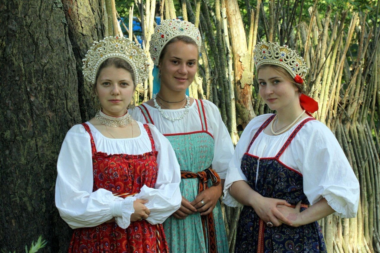 Sexy model Girls in Slavic costumes in Santiago de los Caballeros