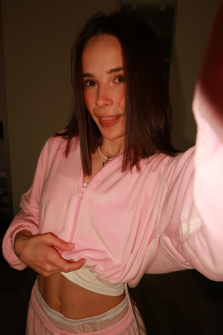 Tina brings the glow — live moments in Santiago de los Caballeros